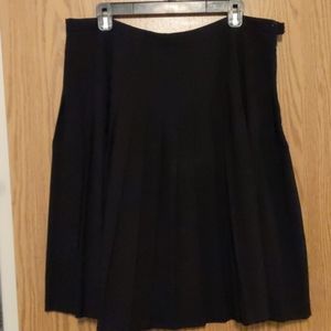 Black pleated skirt